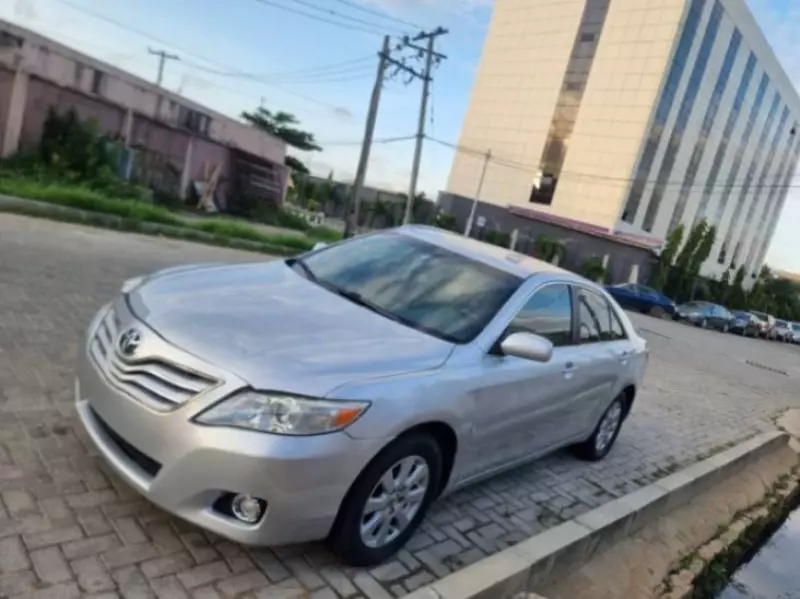 Toyota Camry   - 2011