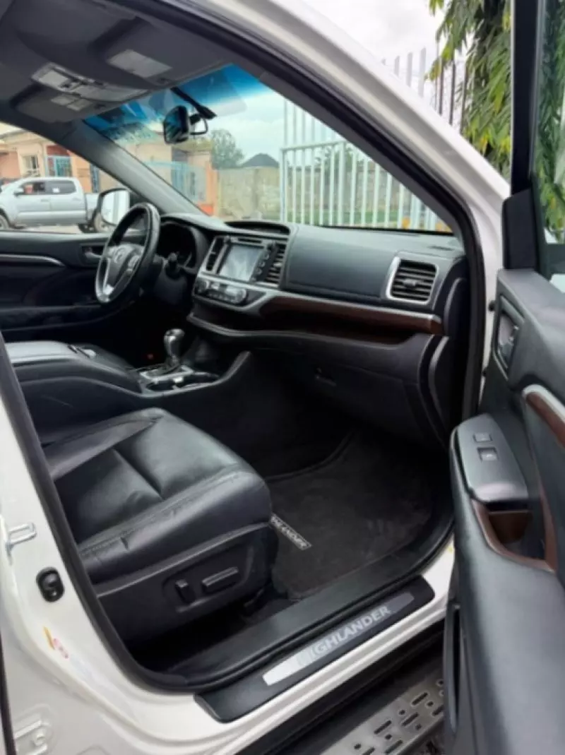 Toyota Highlander   - 2015
