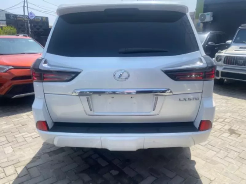 Lexus LX 570