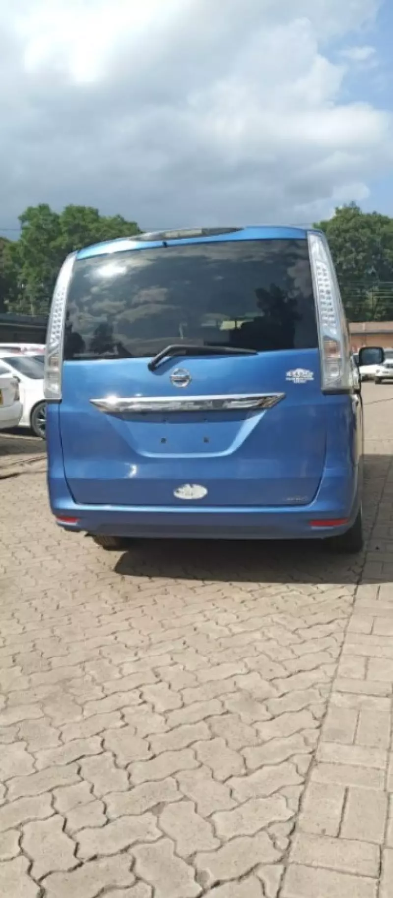 Nissan Serena   - 2018
