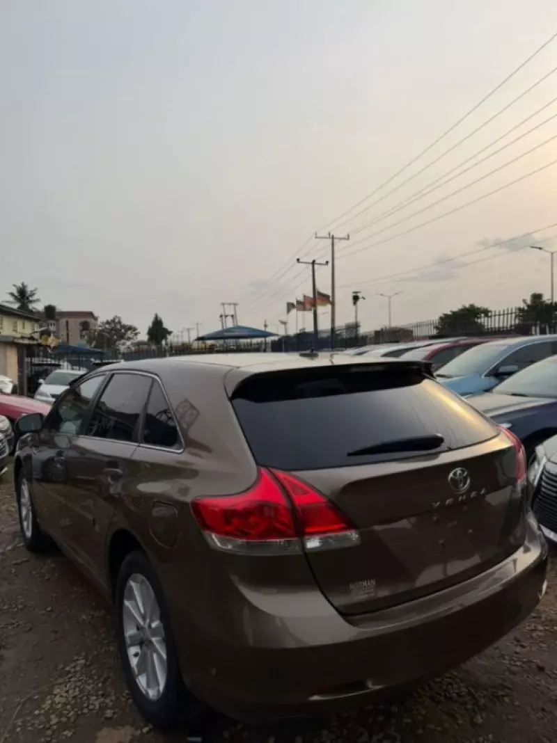 Toyota Venza   - 2011