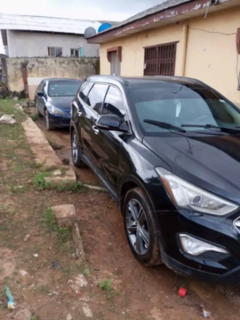 Hyundai Santa Fe   - 2013