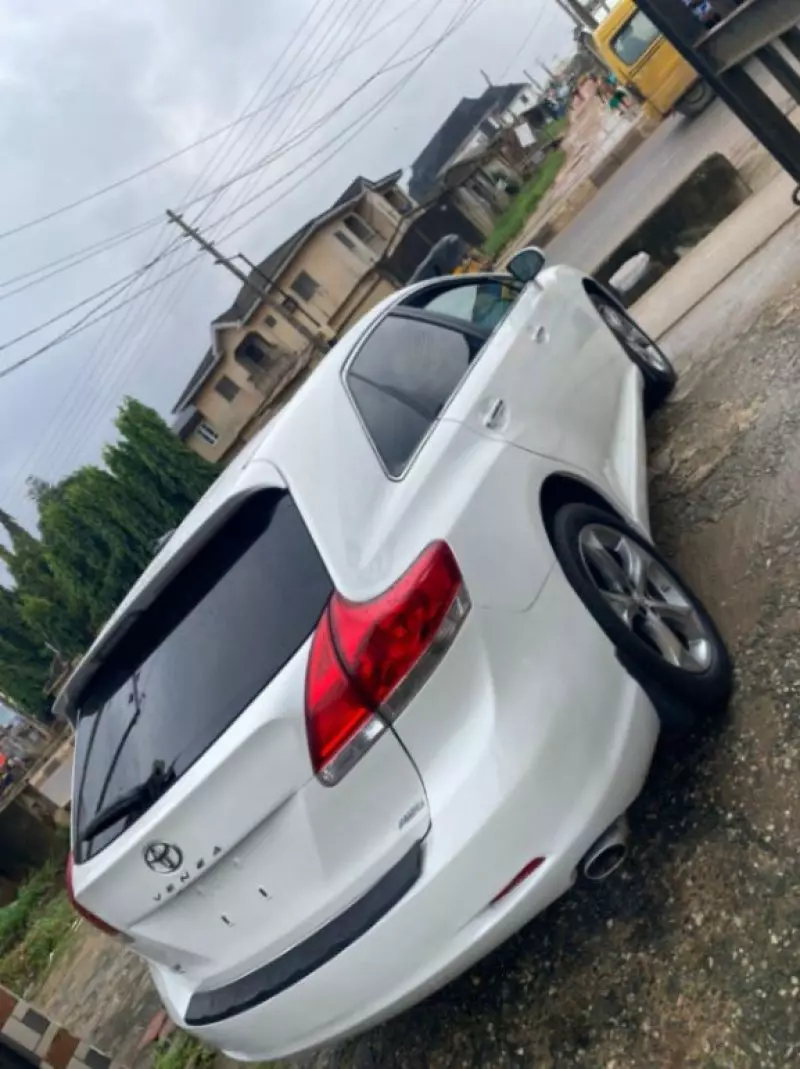 Toyota Venza   - 2011