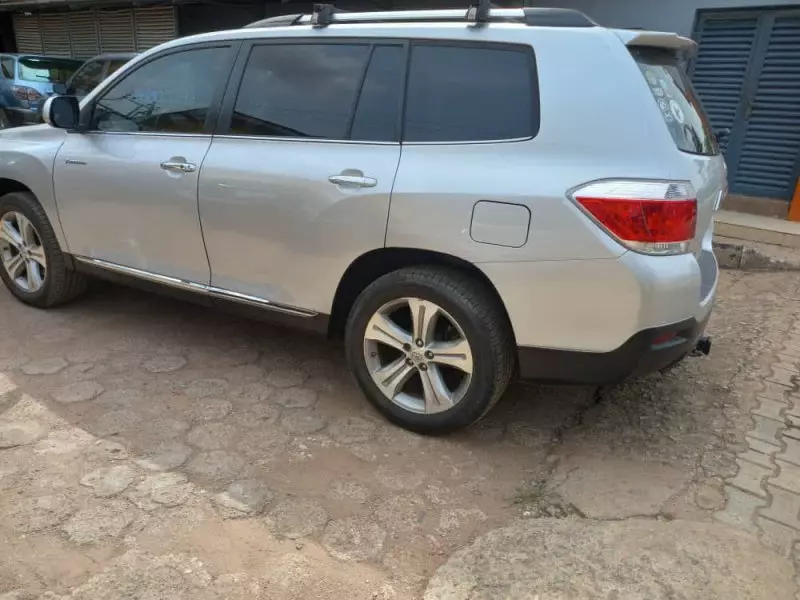 Toyota Highlander   - 2013