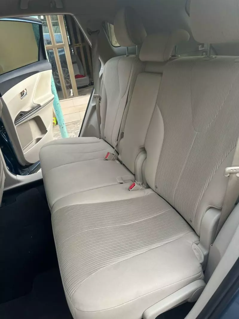 Toyota Venza   - 2011