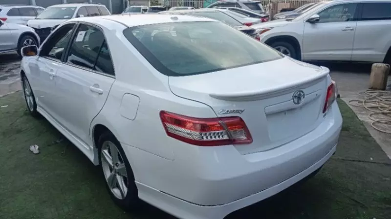 Toyota Camry - 2011