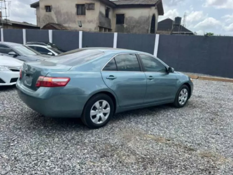 Toyota Camry - 2009