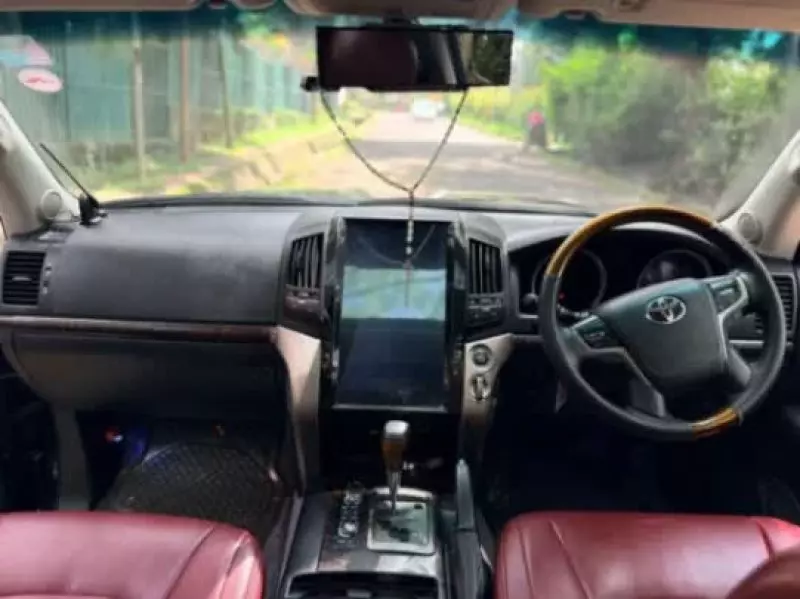 Toyota Land Cruiser V8   - 2010