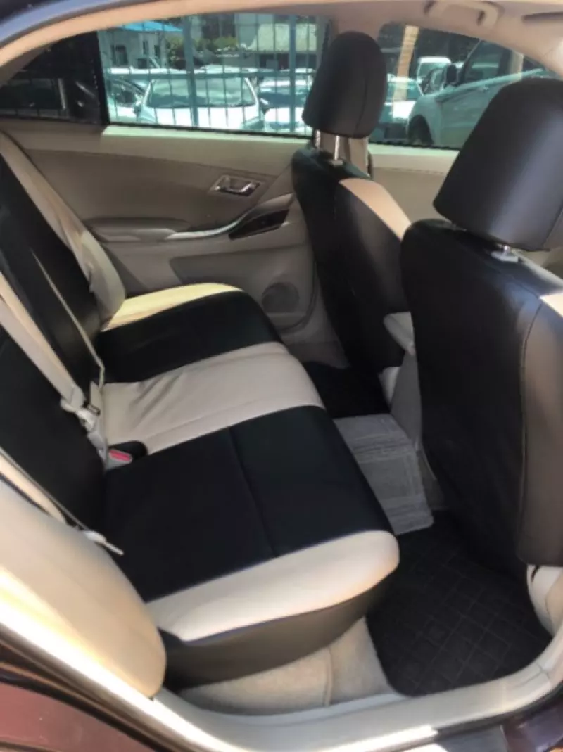 Toyota Premio    - 2012