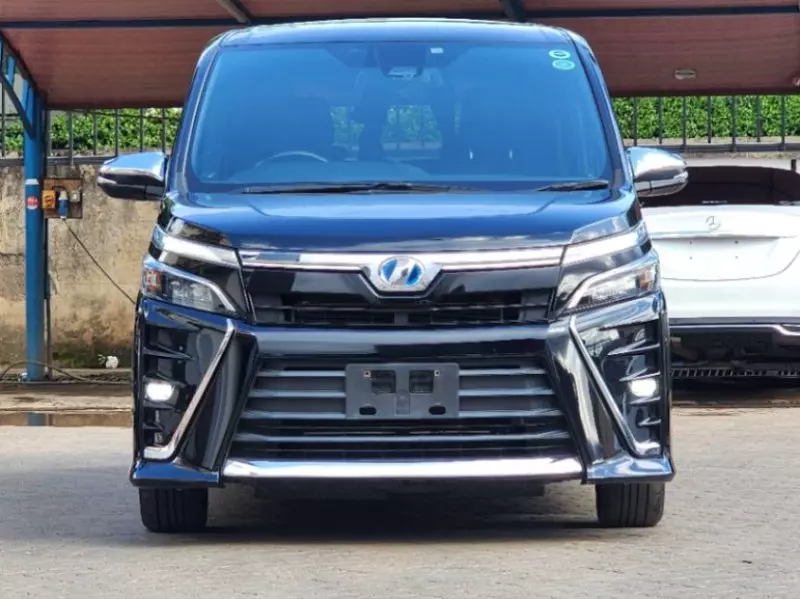 Toyota Voxy Hybrid   - 2018