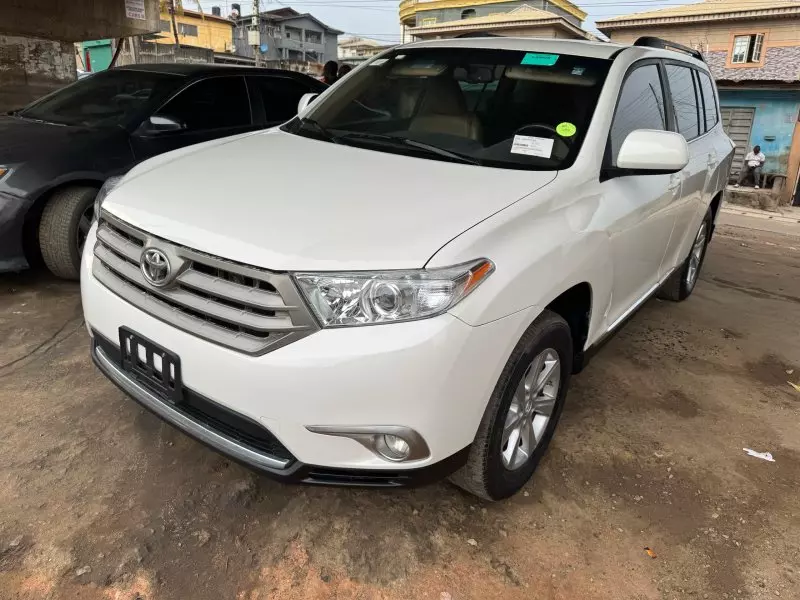 Toyota Highlander   - 2011
