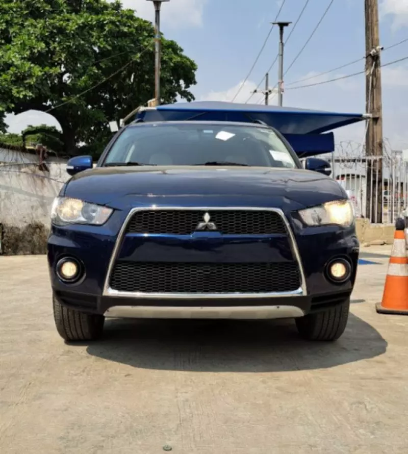 Mitsubishi Outlander Sport   - 2011