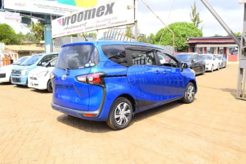 Toyota Sienta   - 2019