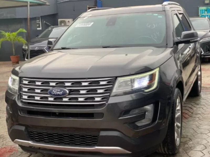 Ford Explorer   - 2017