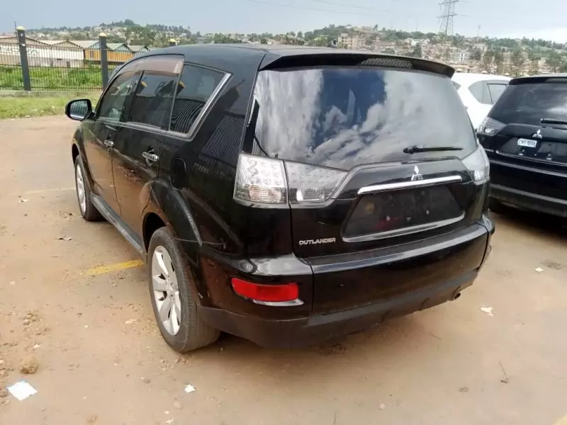 Mitsubishi OUTLANDER   - 2012