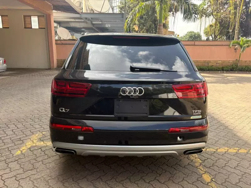 Audi Q7   - 2017