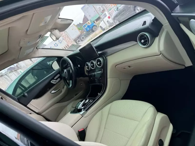 Mercedes-Benz GLC 300   - 2016