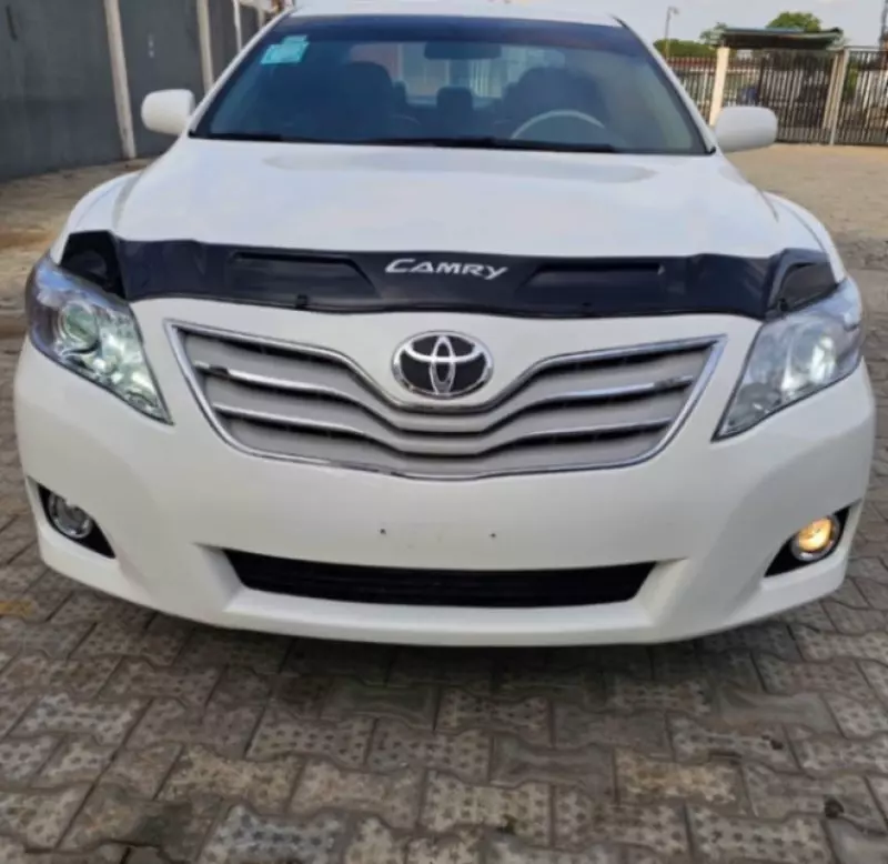 Toyota Camry   - 2011