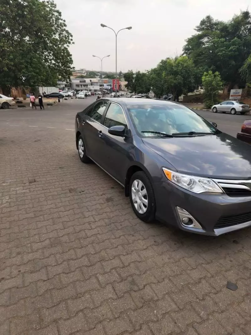 Toyota camry   - 2013