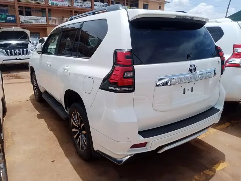 Toyota Landcruiser Prado   - 2017