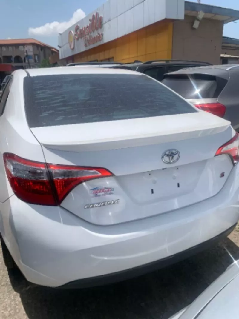 Toyota Corolla   - 2015