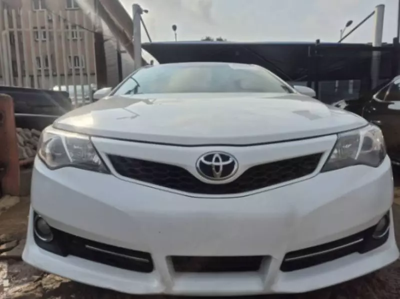 Toyota Camry   - 2014