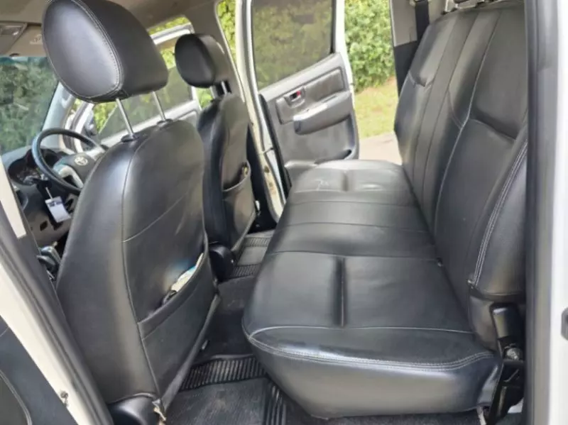 Toyota Hilux    - 2014
