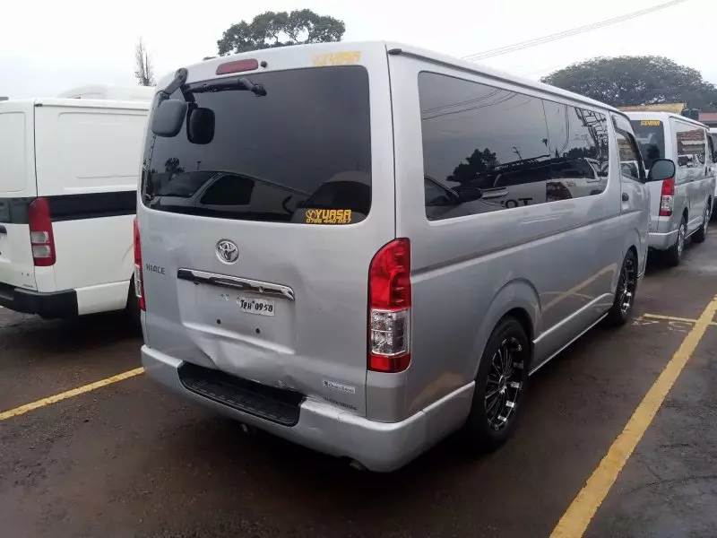 Toyota Hiace   - 2015