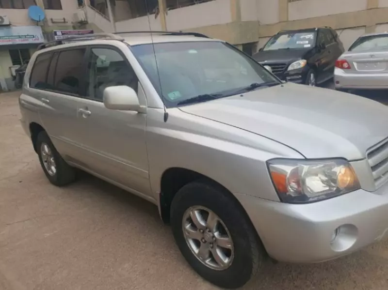 Toyota Highlander   - 2016