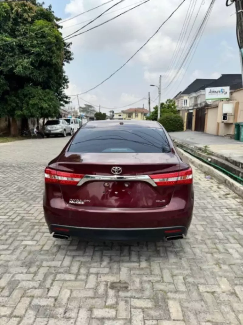 Toyota Avalon - 2015