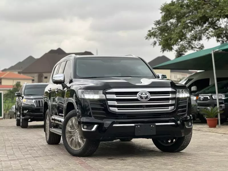 Toyota  Land Cruiser VXR V8   - 2024