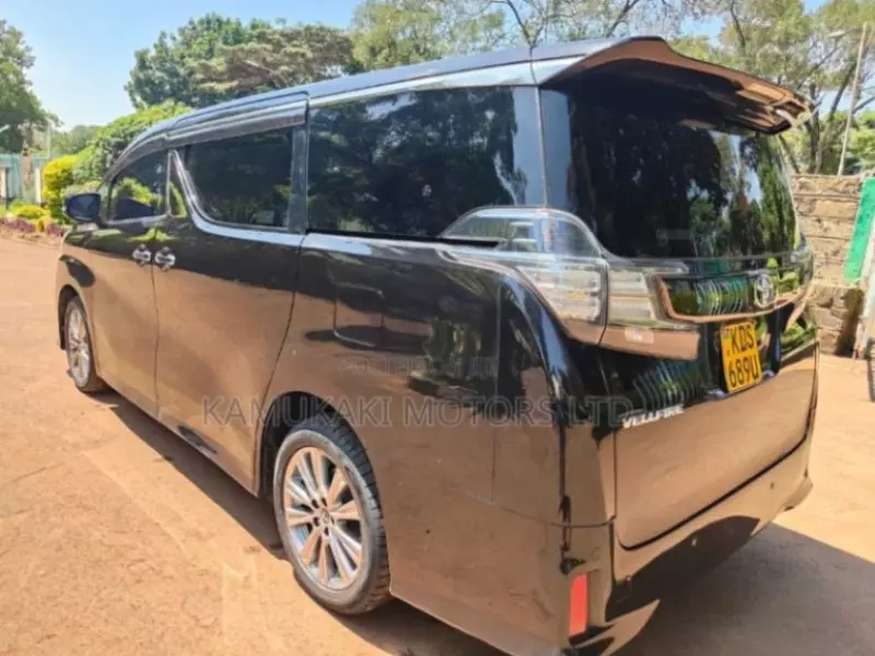 Toyota Vellfire    - 2015