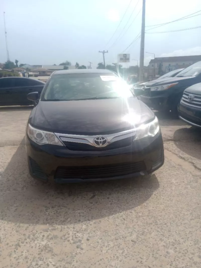 Toyota camry   - 2012