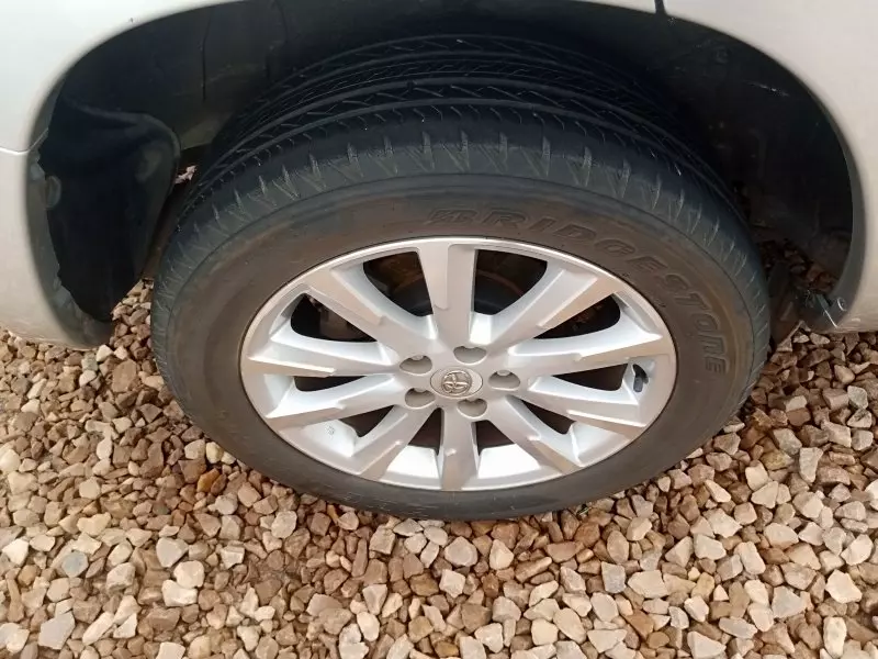 Toyota Vanguard    - 2011