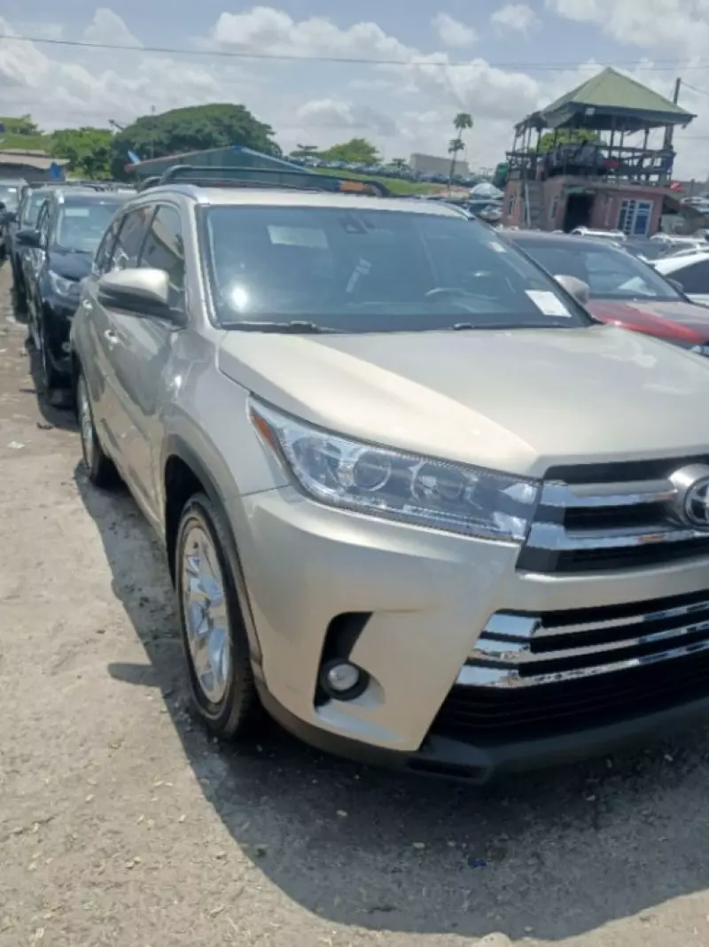 Toyota Highlander   - 2015