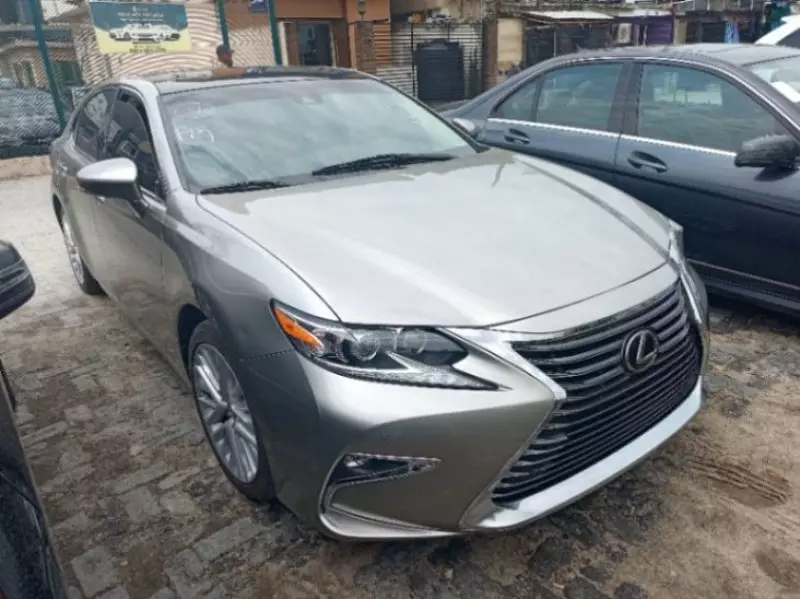 Lexus ES 350   - 2017