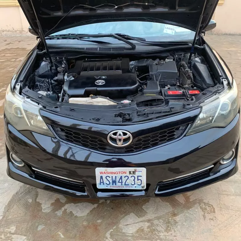 Toyota Camry   - 2012