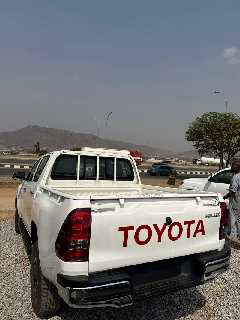 Toyota Hilux   - 2023