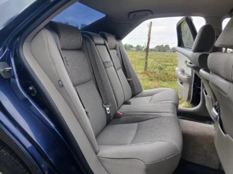 Toyota Crown Royal saloon    - 2012
