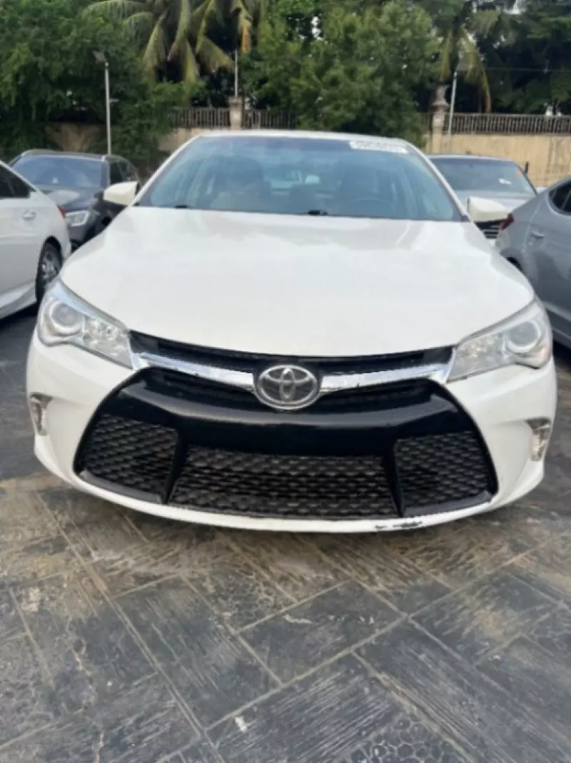 Toyota camry   - 2015
