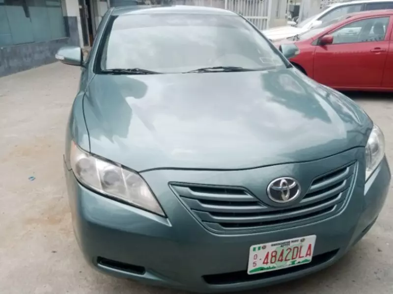 Toyota Camry   - 2009