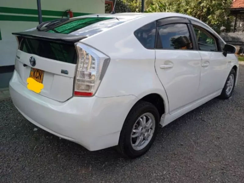 Toyota Prius   - 2010