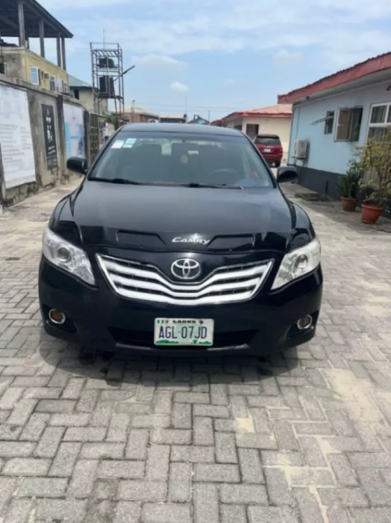 Toyota Camry   - 2011