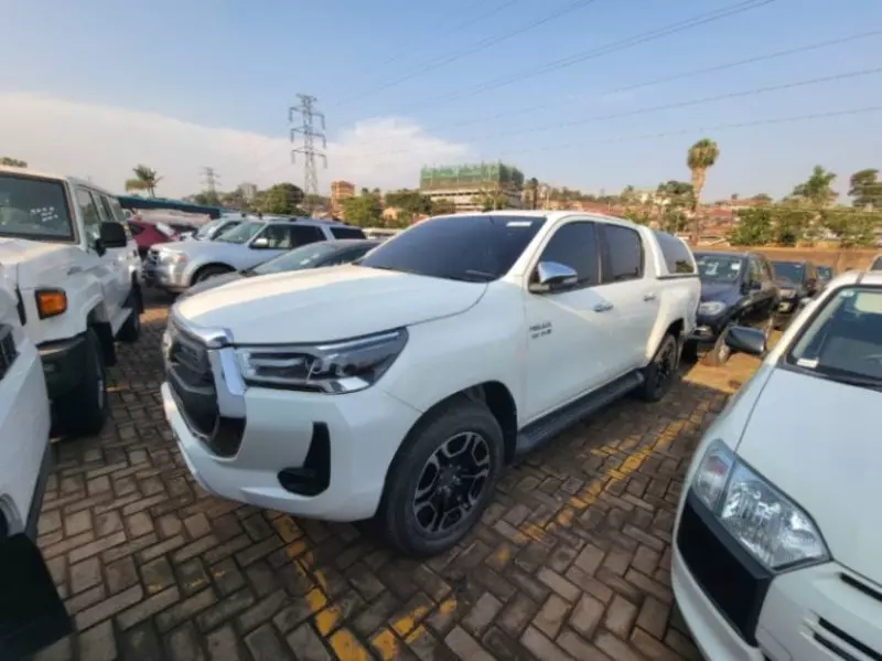 Toyota Hilux   - 2020