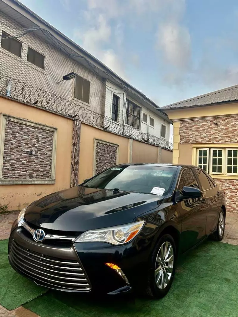Toyota Camry   - 2012