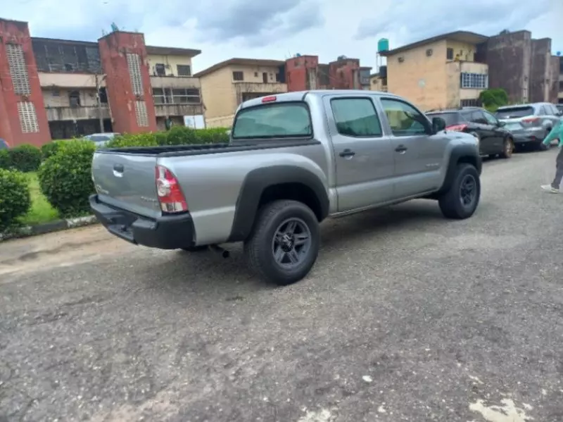 Toyota Tacoma   - 2014