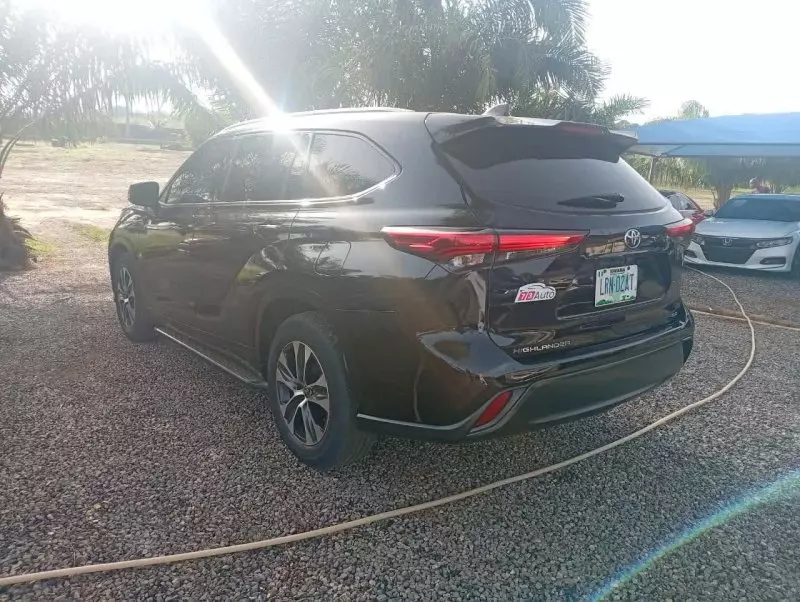Toyota Highlander   - 2022