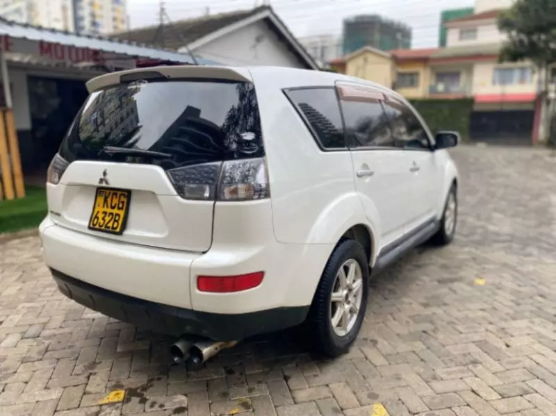 Mitsubishi OUTLANDER   - 2009