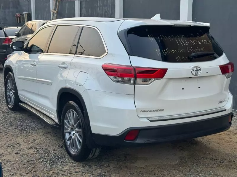 Toyota Highlander   - 2016