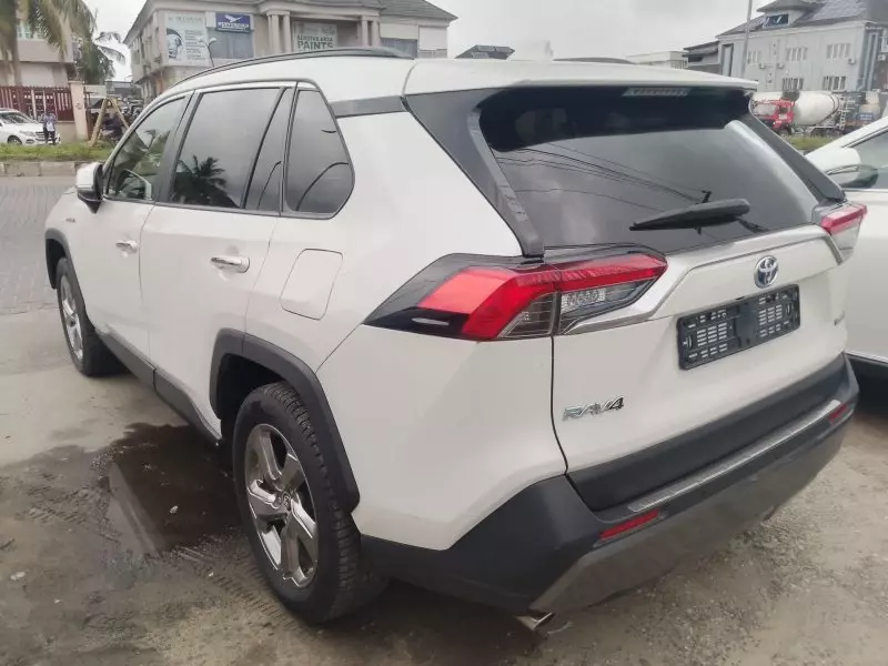 Toyota Rav 4 8AT 2.5l (Adventure Grade)   - 2020